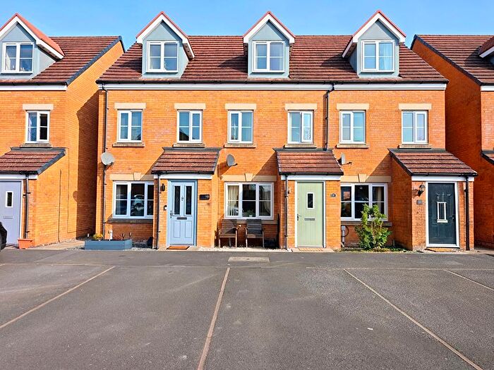 3 Bedroom Town House For Sale In Brackenleigh Close, Carlisle, CA2