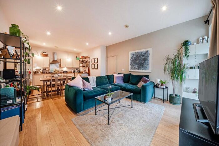 2 Bedroom Flat For Sale In Old Devonshire Road, Balham, SW12