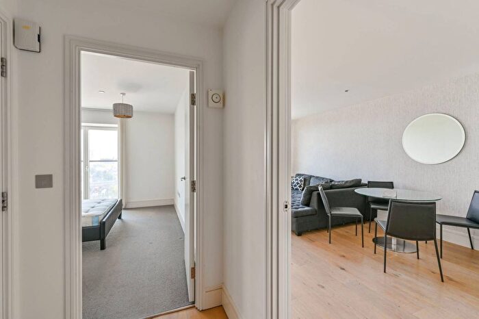 1 Bedroom Flat For Sale In St Lukes Avenue, Clapham, London, SW4