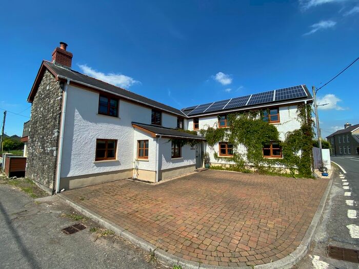 5 Bedroom Detached House For Sale In Maesybont, Llanelli, SA14