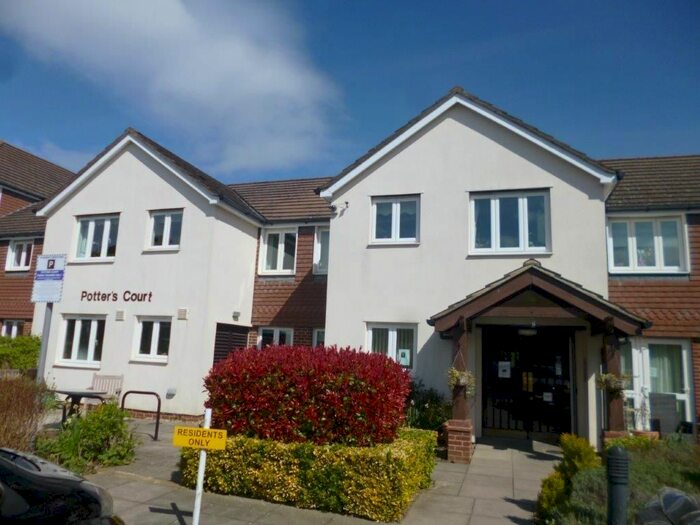 1 Bedroom Flat To Rent In Darkes Lane, Potters Bar, EN6