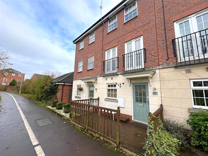 3 Bedroom Terraced House For Sale In Langthwaite Close, Brough, HU15