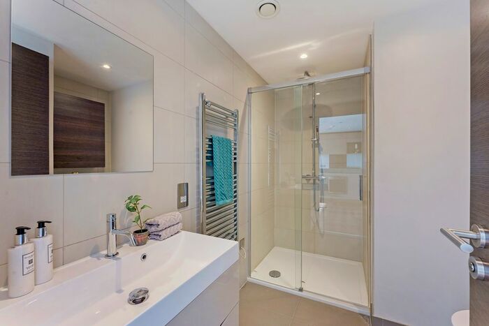 1 Bedroom Flat To Rent In Tolworth Tower, Ewell Road, Surbiton, KT6
