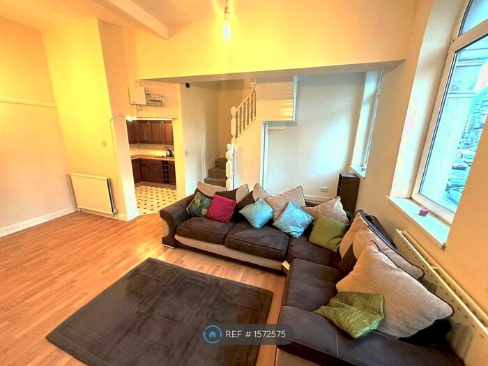 2 Bedroom Flat To Rent In Alexandra Road, Swansea, SA1