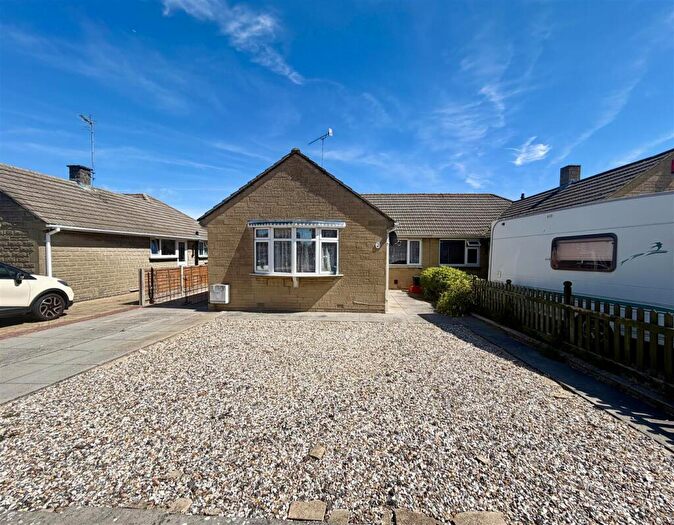 3 Bedroom Semi-Detached Bungalow For Sale In Severn Avenue, Greenmeadow, Swindon, SN25