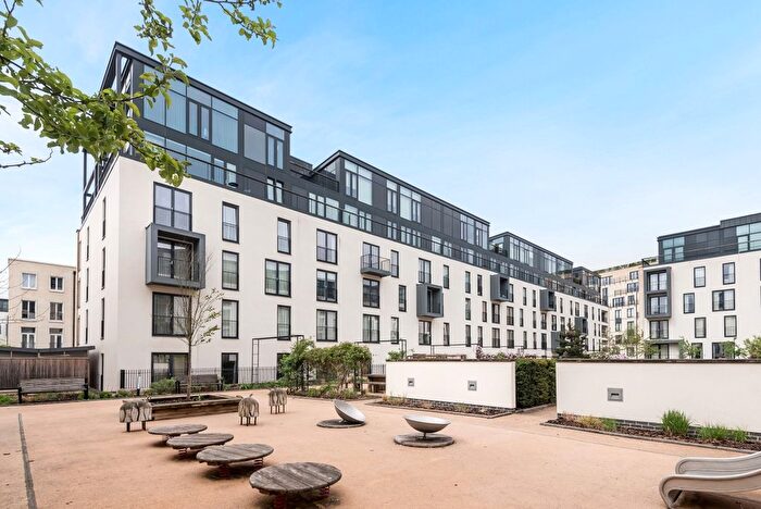 2 Bedroom Flat To Rent In Longmead Terrace, Bath, BA2