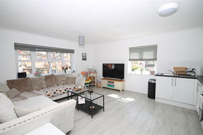 2 Bedroom Apartment To Rent In Woodfield Close, Ashtead, KT21
