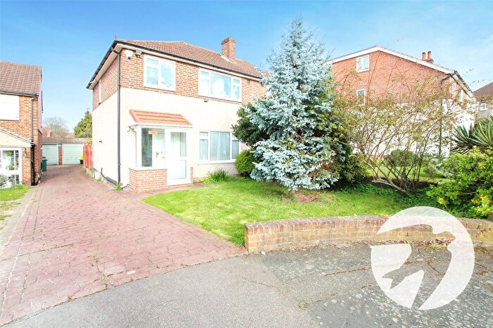 3 Bedroom Semi Detached House For Sale In Highcombe Close, London, SE9