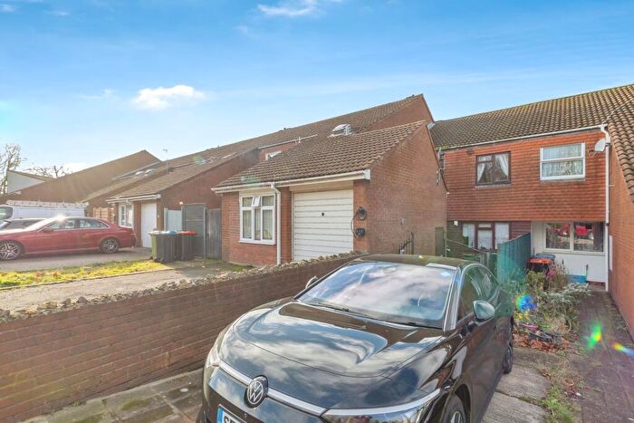 3 Bedroom Terraced House For Sale In Crosslands, Stantonbury, Milton Keynes, Buckinghamshire, MK14