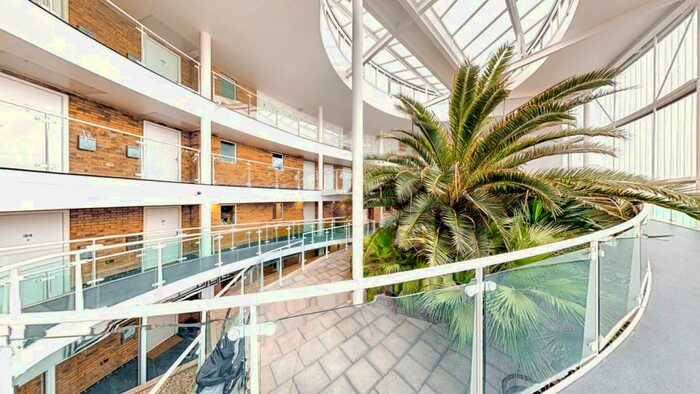 1 Bedroom Flat For Sale In Banstead Court, Westway, London, W12