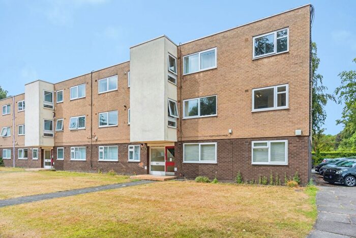 2 Bedroom Flat For Sale In Brooklands Road, Sale, Greater Manchester, M33