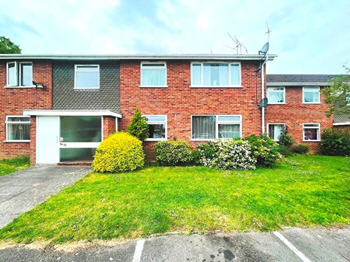 2 Bedroom Flat To Rent In Fountain Court, Waterside, Evesham, WR11