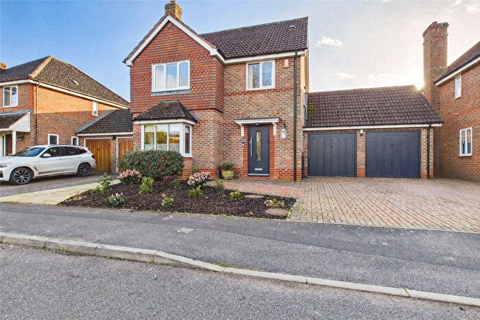 4 Bedroom Detached House For Sale In Swan Drive, Aldermaston, Reading, RG7