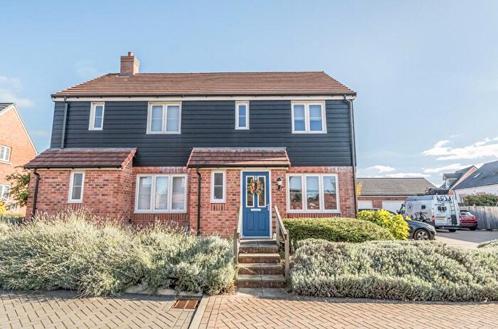 3 Bedroom Semi-Detached House For Sale In Foal Close, Andover, SP11