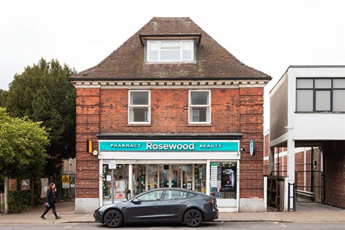 2 Bedroom Flat For Sale In Station Road, Chingford, E4