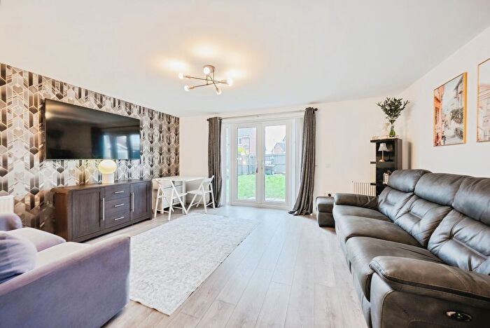 3 Bedroom Semi-detached House For Sale In Foxglove Grove, Glasgow, G72