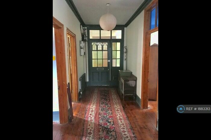 2 Bedroom Flat To Rent In St. John's Mansion, London, E5