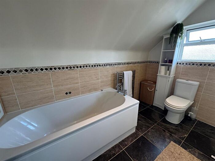 3 Bedroom Semi-Detached Bungalow To Rent In Milestone Drive, Hagley, DY9