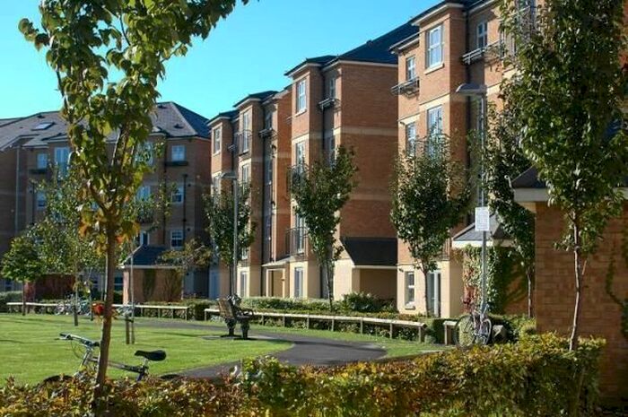 3 Bedroom Flat To Rent In Venneit Close, Oxford, OX1