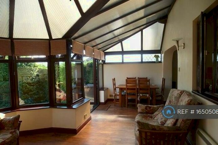 4 Bedroom Semi-Detached House To Rent In Stanford Road, Luton, LU2