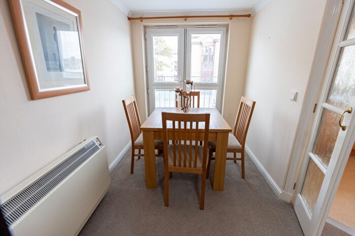 1 Bedroom Flat For Sale In Sandford Gate, Halleys Court, Kirkcaldy, KY1