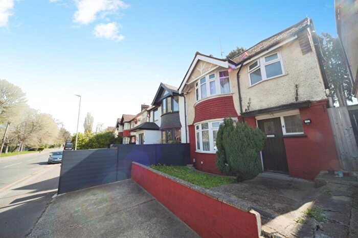3 Bedroom Semi Detached House For Sale In Osborne Road, Luton, LU1