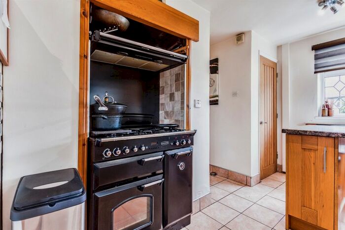 3 Bedroom Semi-Detached House For Sale In Woodland Close, Hall Green, Wakefield, WF4