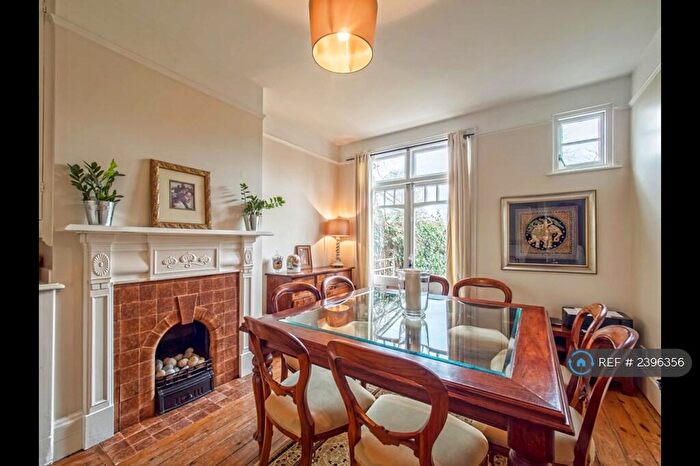 3 Bedroom Semi-Detached House To Rent In Potters Road, Barnet, EN5