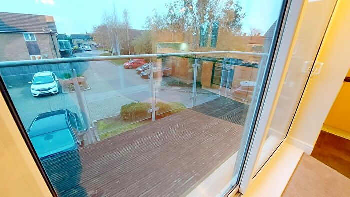 2 Bedroom Flat To Rent In Rowan Close, Hemel Hempstead, HP2