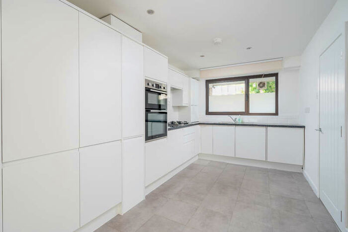 3 Bedroom Maisonette Flat To Rent In Bramfield Court, 50 Queens Drive, London, N4