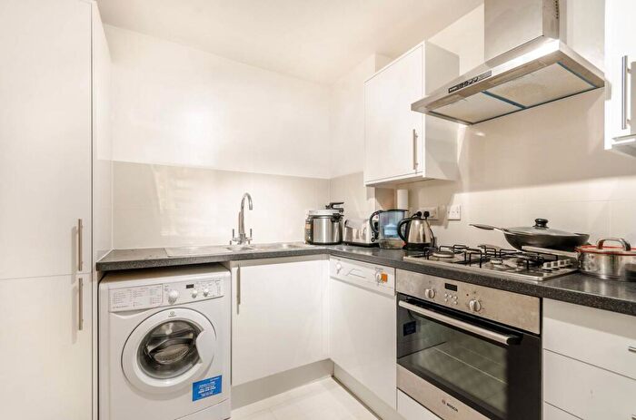 1 Bedroom Flat To Rent In Lamb Court, Limehouse, London, E14
