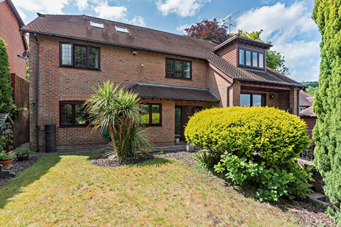 5 Bedroom Detached House For Sale In Hill Gardens, Streatley, Berkshire, RG8
