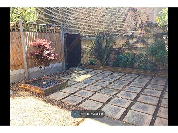 2 Bedroom Flat To Rent In Vauxhall, London, SW8