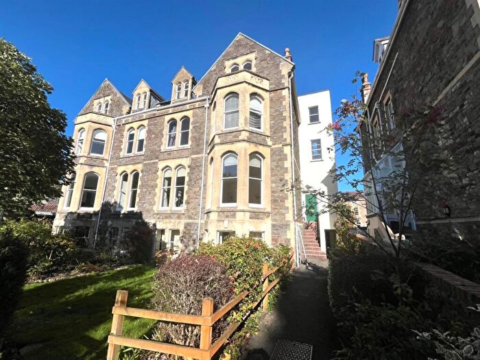 2 Bedroom Flat For Sale In Quiet Residential Road On The Redland / Westbury Park Borders, Durdham Park, Bristol, BS6