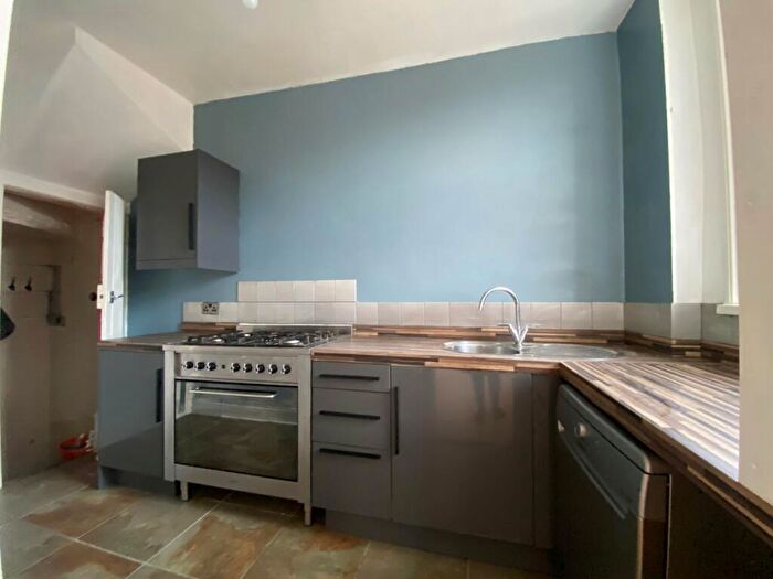 2 Bedroom Terraced House For Sale In Cranbrook Street, Clayton, Bradford, BD14