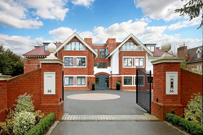3 Bedroom Flat To Rent In Penn Road, Beaconsfield, Buckinghamshire, HP9