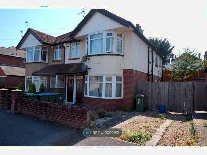 1 Bedroom Flat To Rent In Dawlish Avenue, Southampton, SO15