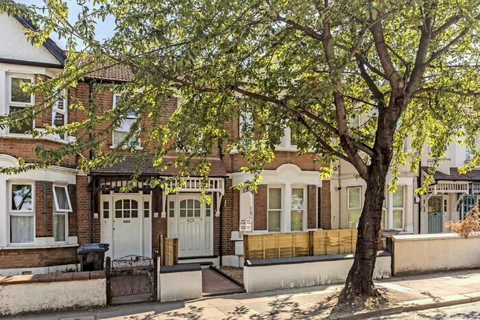 3 Bedroom Flat To Rent In Horn Lane, London, W3