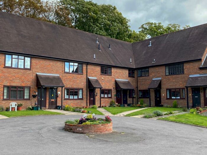 2 Bedroom Maisonette To Rent In Forelands Way, Chesham, HP5