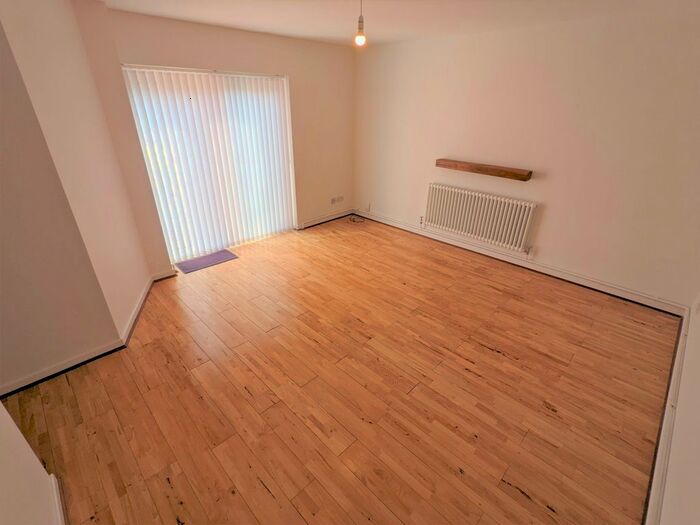 2 Bedroom Flat To Rent In Woodland Court, Woodland Place, Penarth, CF64