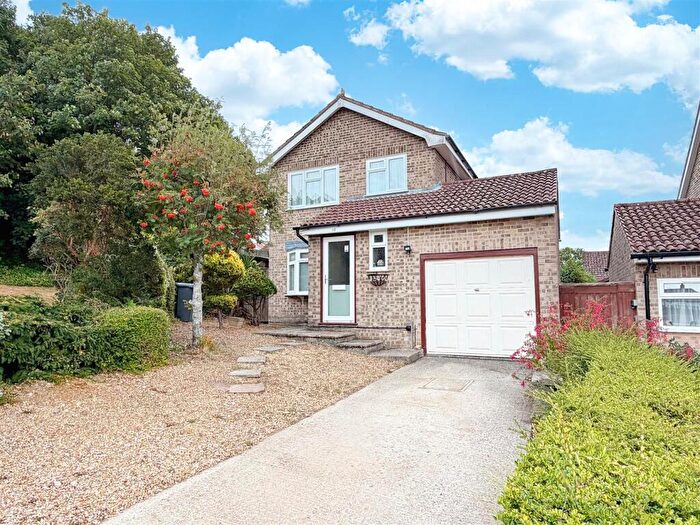 2 Bedroom Detached House For Sale In Hendy Road, East Cowes, PO32