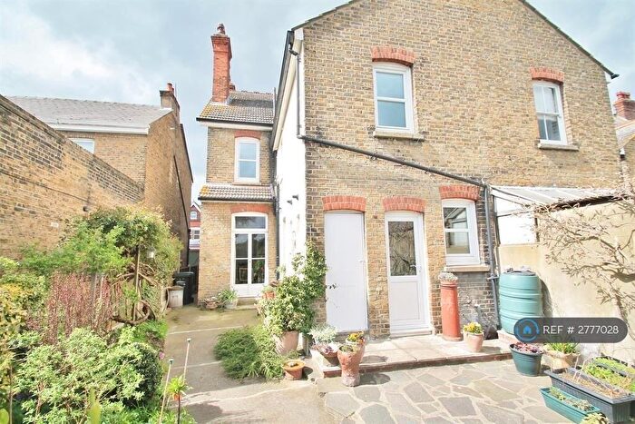 6 Bedroom Semi-Detached House To Rent In Darnley Road, Gravesend, DA11