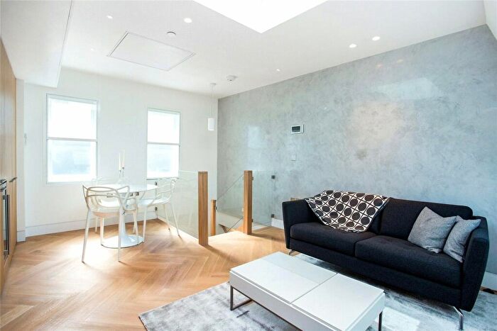 1 Bedroom Duplex To Rent In Cloth Court, Farringdon, London, EC1A