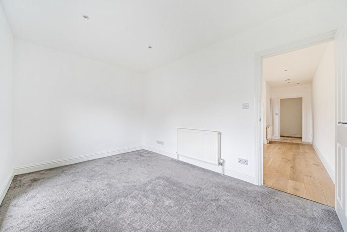 1 Bedroom Flat To Rent In High Wigsell, Twickenham Road, Teddington, TW11