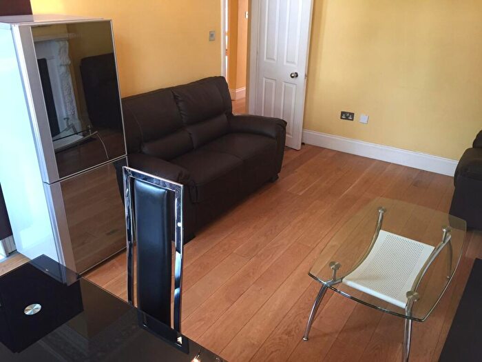 3 Bedroom Flat To Rent In Efe House, Highbury Grove, London, N5