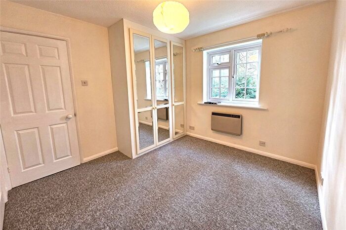 1 Bedroom Flat For Sale In Fairway Heights, Camberley, Surrey, GU15