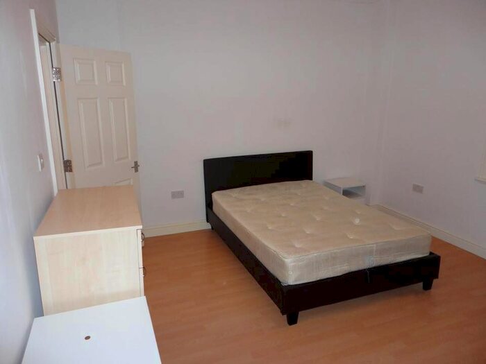 2 Bedroom Flat To Rent In Brixton Hill, Brixton, London, SW2