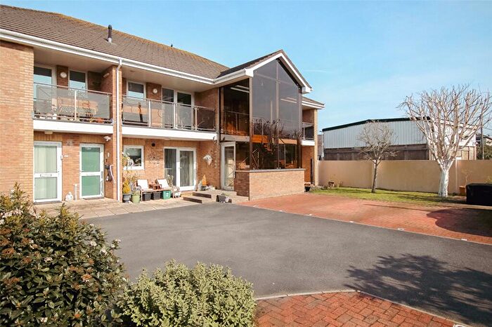 2 Bedroom Apartment For Sale In Meadowville Court, Bideford, EX39