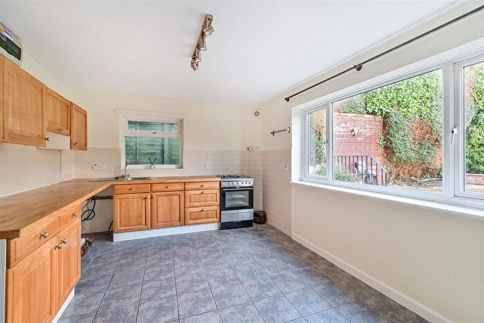 2 Bedroom End Of Terrace House To Rent In Broadshard, Crewkerne, TA18