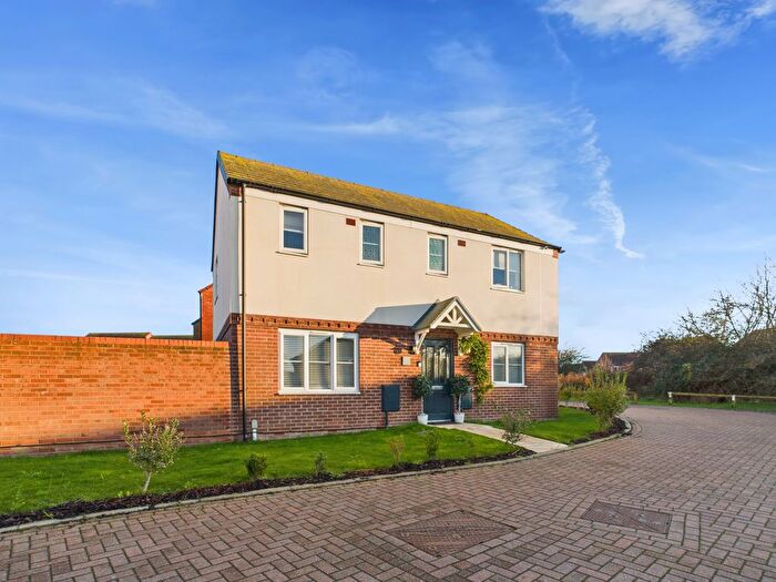 3 Bedroom Detached House For Sale In Howes Road, Bradwell, NR31